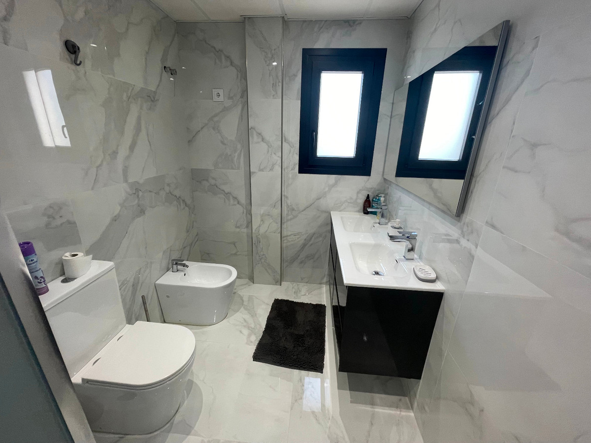 For sale - 5 Bedroom 4 Bathroom House - Detached Villa in Torrevieja - La Mata  - Alicante