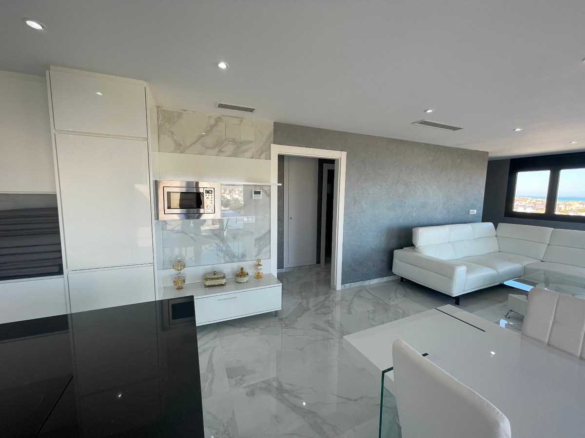 For sale - 5 Bedroom 4 Bathroom House - Detached Villa in Torrevieja - La Mata  - Alicante