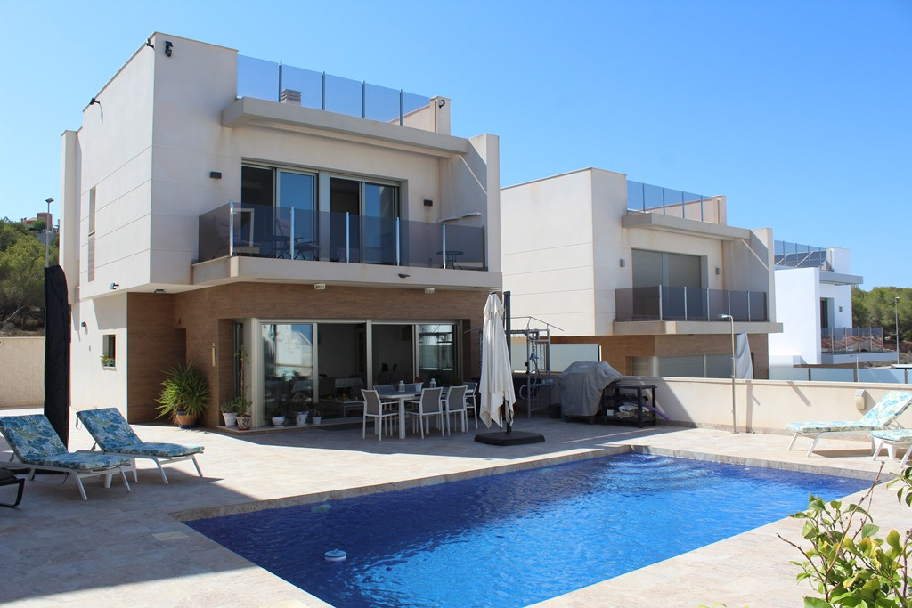For sale - 3 Bedroom 3 Bathroom House - Detached Villa in San Miguel de Salinas - San Miguel de Salinas Centro  - Alicante