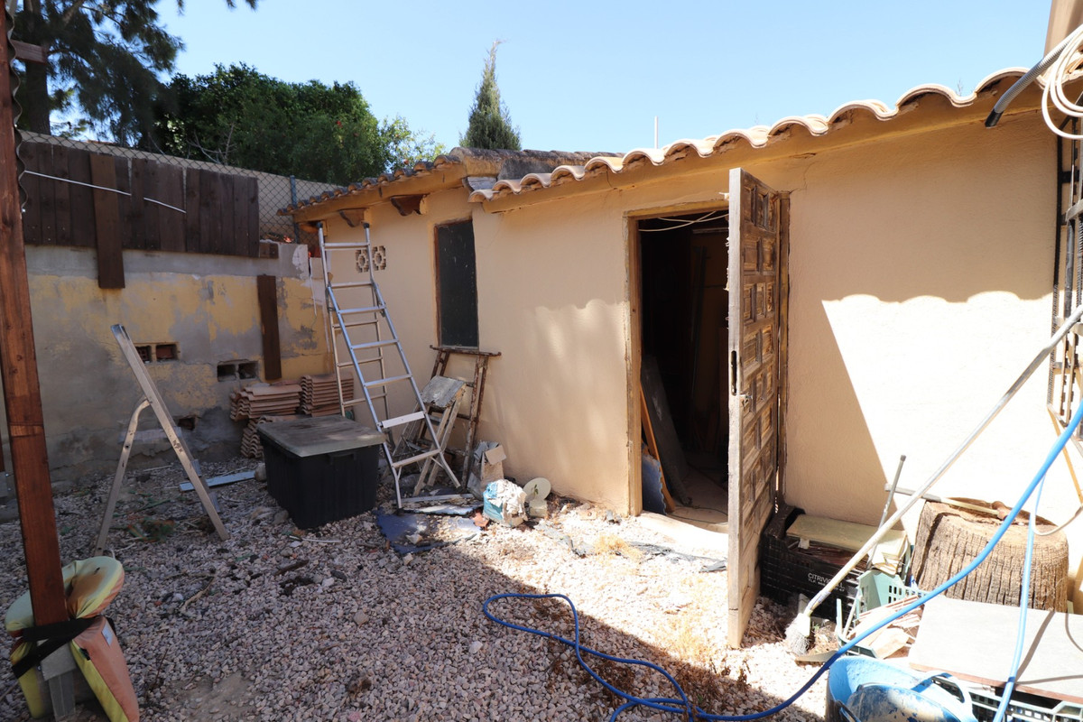 For sale - 5 Bedroom 2 Bathroom House - Detached Villa in Algorfa - Algorfa Centro  - Alicante