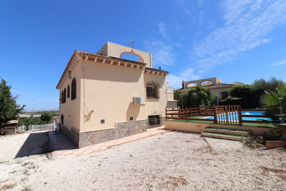 For sale - 5 Bedroom 2 Bathroom House - Detached Villa in Algorfa - Algorfa Centro  - Alicante