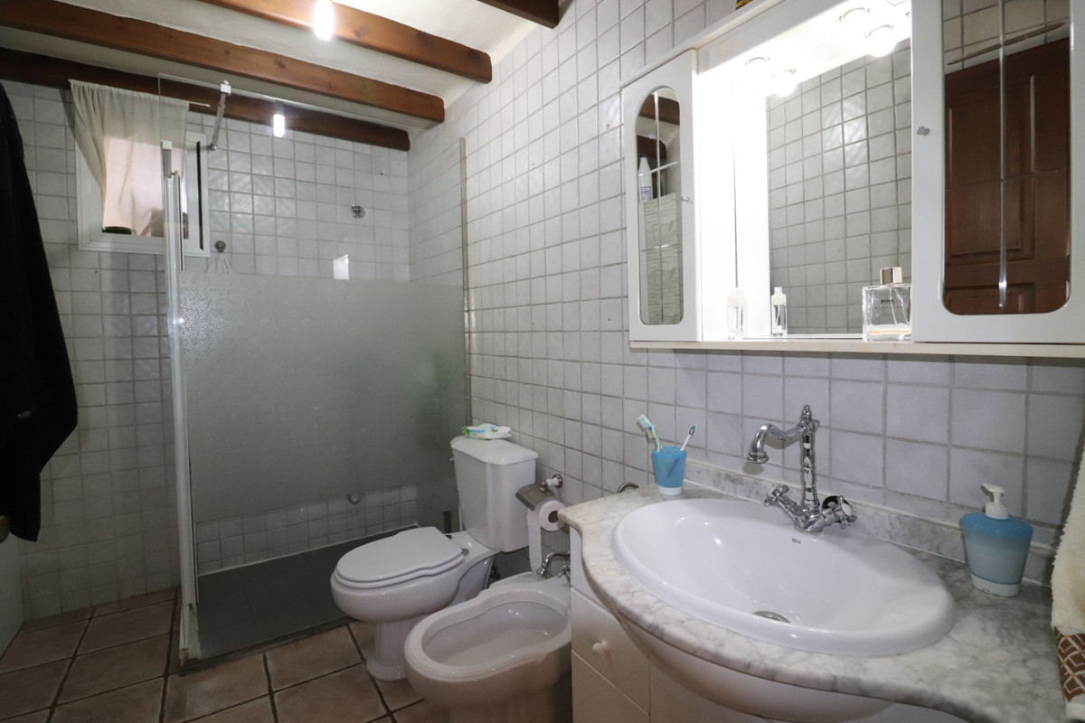 For sale - 5 Bedroom 2 Bathroom House - Detached Villa in Algorfa - Algorfa Centro  - Alicante