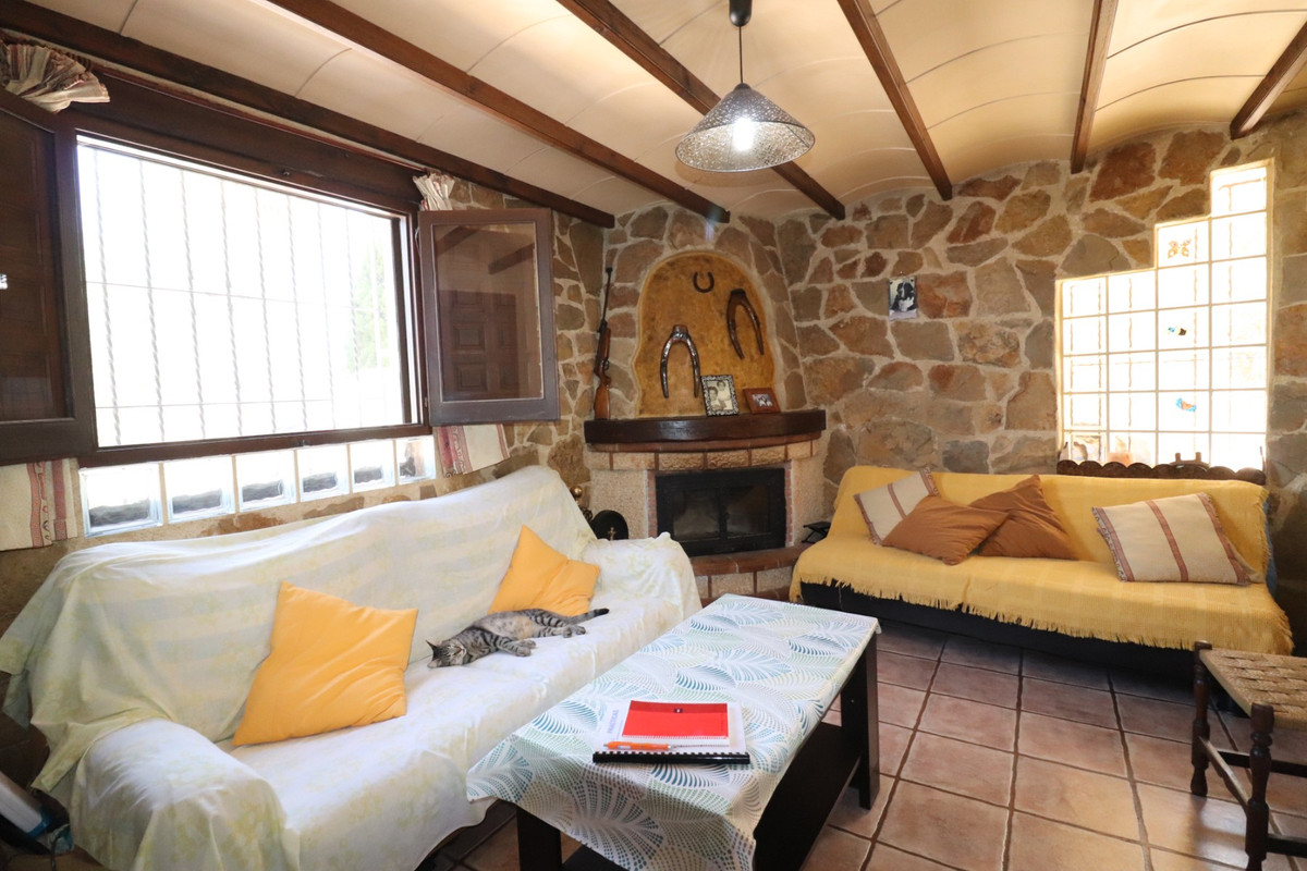 For sale - 5 Bedroom 2 Bathroom House - Detached Villa in Algorfa - Algorfa Centro  - Alicante