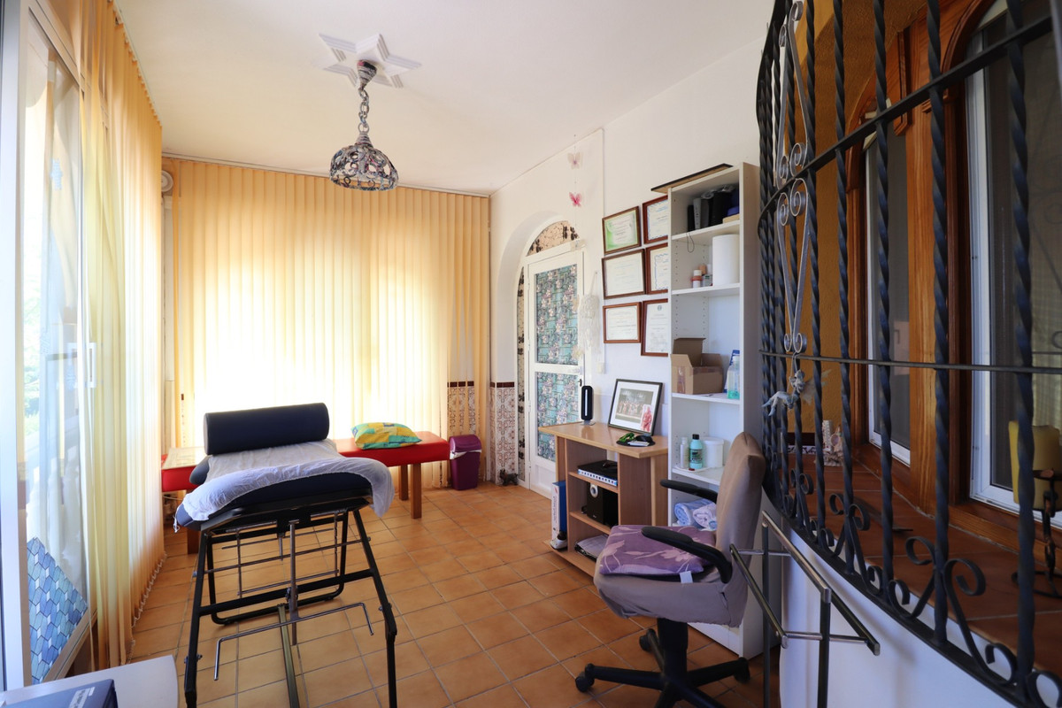 For sale - 5 Bedroom 2 Bathroom House - Detached Villa in Algorfa - Algorfa Centro  - Alicante