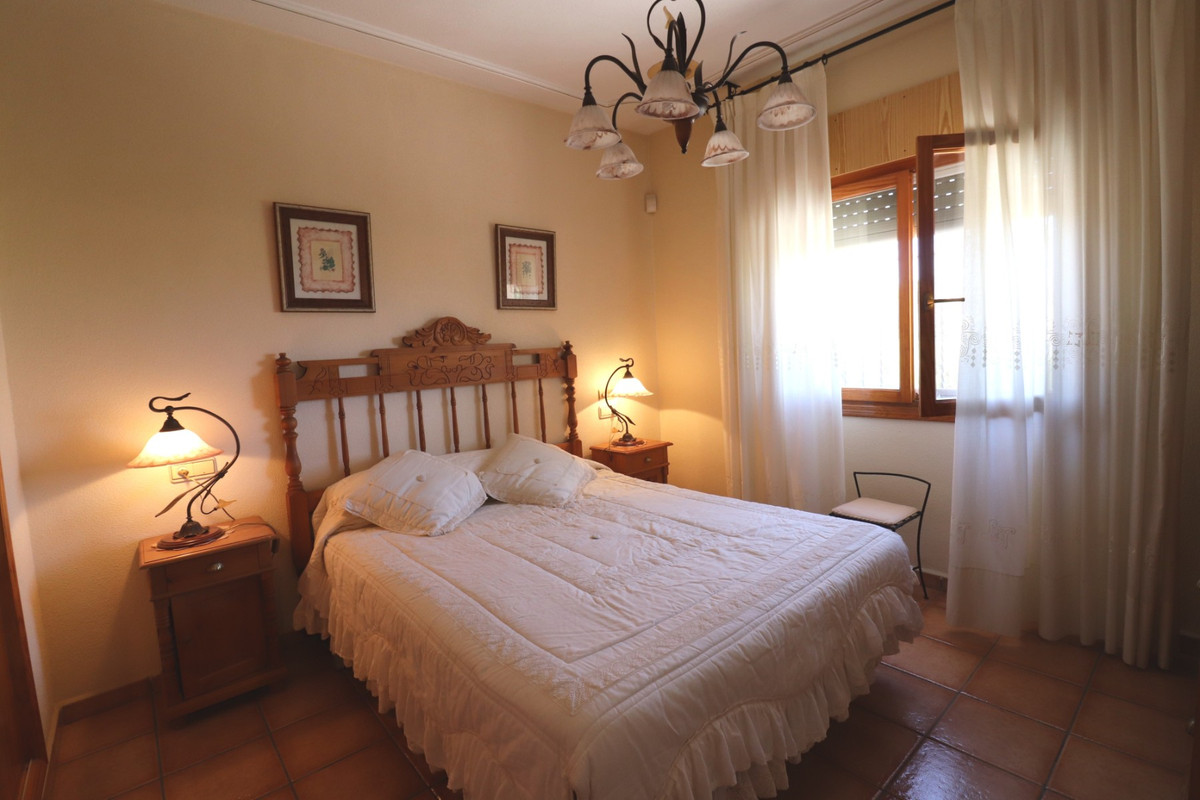 For sale - 5 Bedroom 2 Bathroom House - Detached Villa in Algorfa - Algorfa Centro  - Alicante