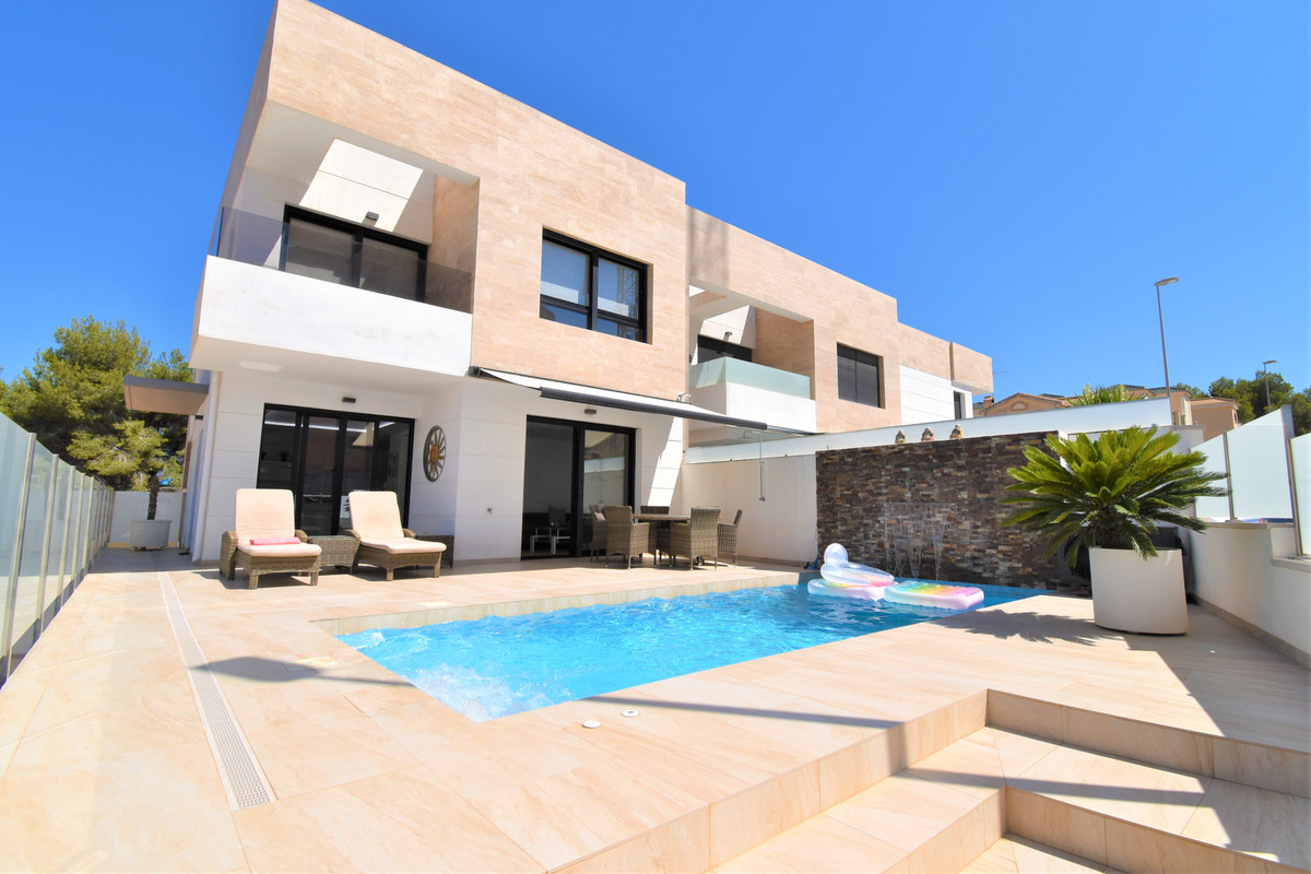Villa in La Zenia - view 1