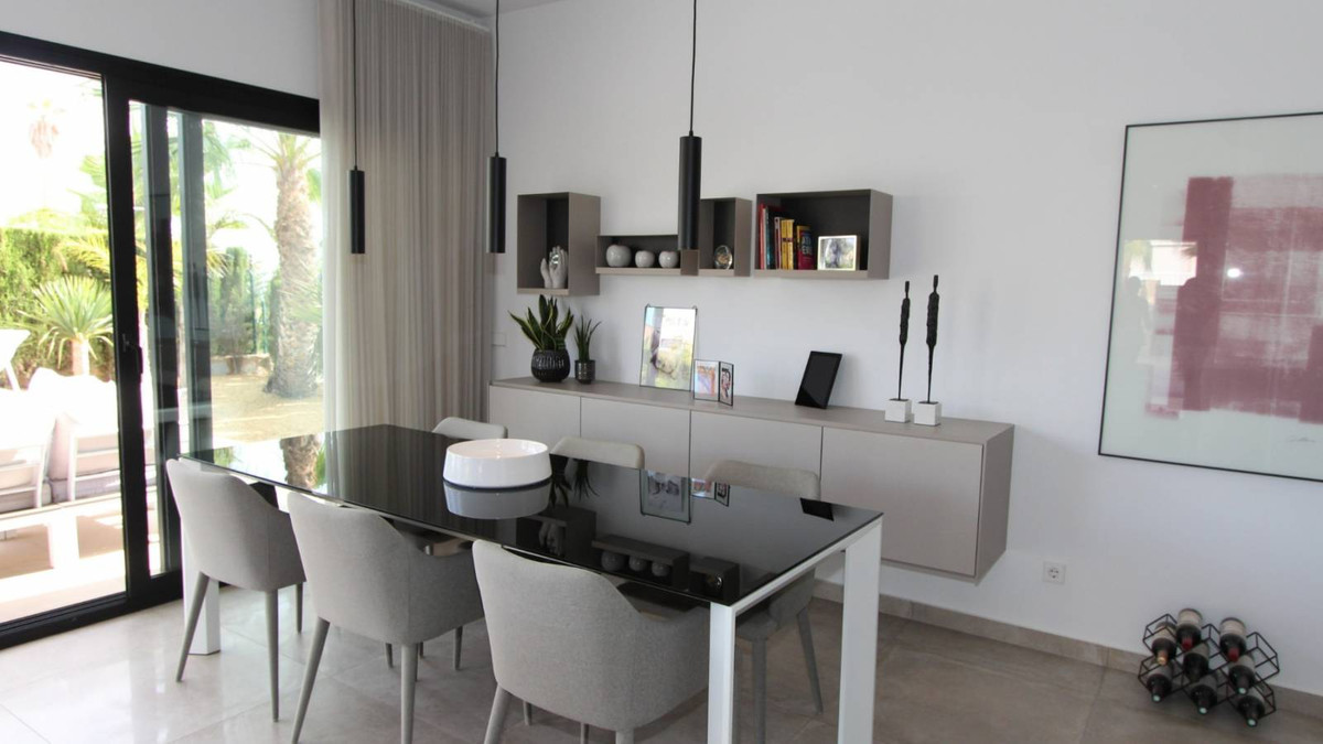 For sale - 3 Bedroom 3 Bathroom House - Detached Villa in Rojales - Ciudad Quesada  - Alicante