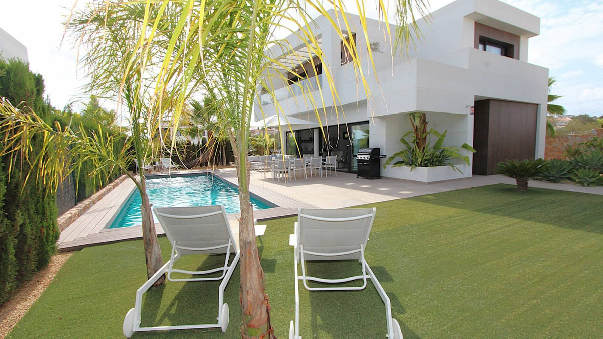 For sale - 3 Bedroom 3 Bathroom House - Detached Villa in Rojales - Ciudad Quesada  - Alicante