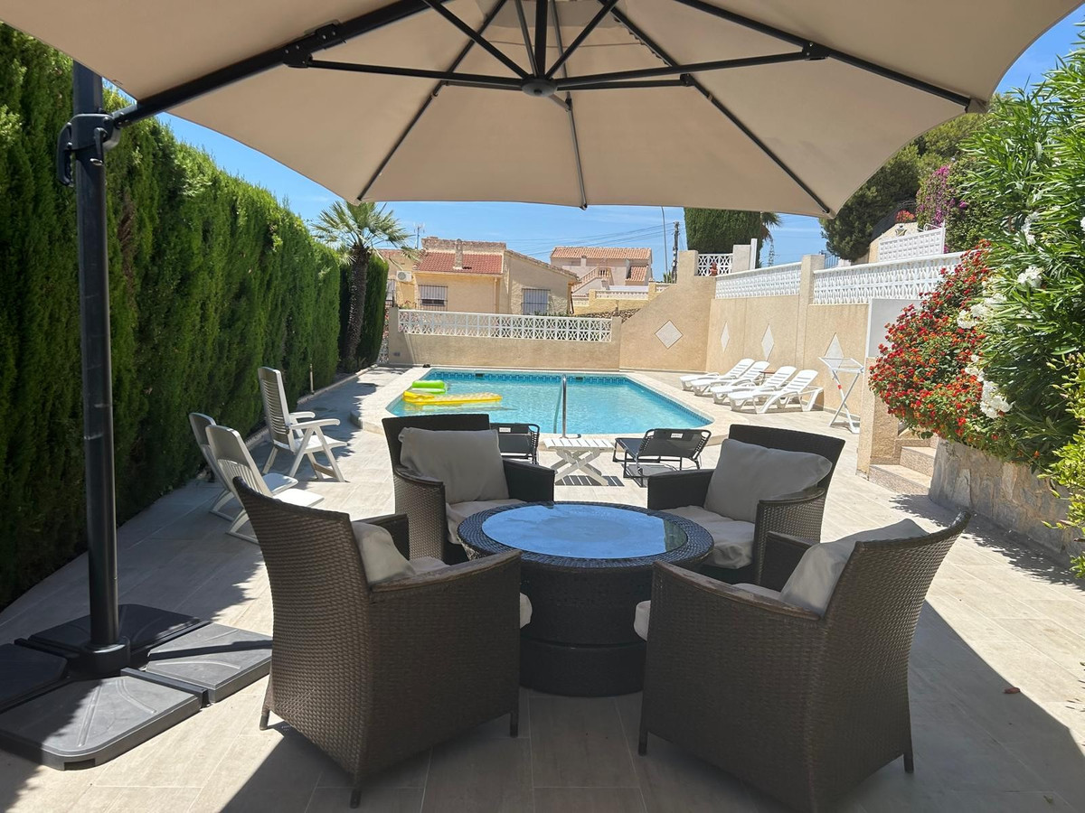 For sale - 5 Bedroom 3 Bathroom House - Detached Villa in Rojales - Ciudad Quesada  - Alicante