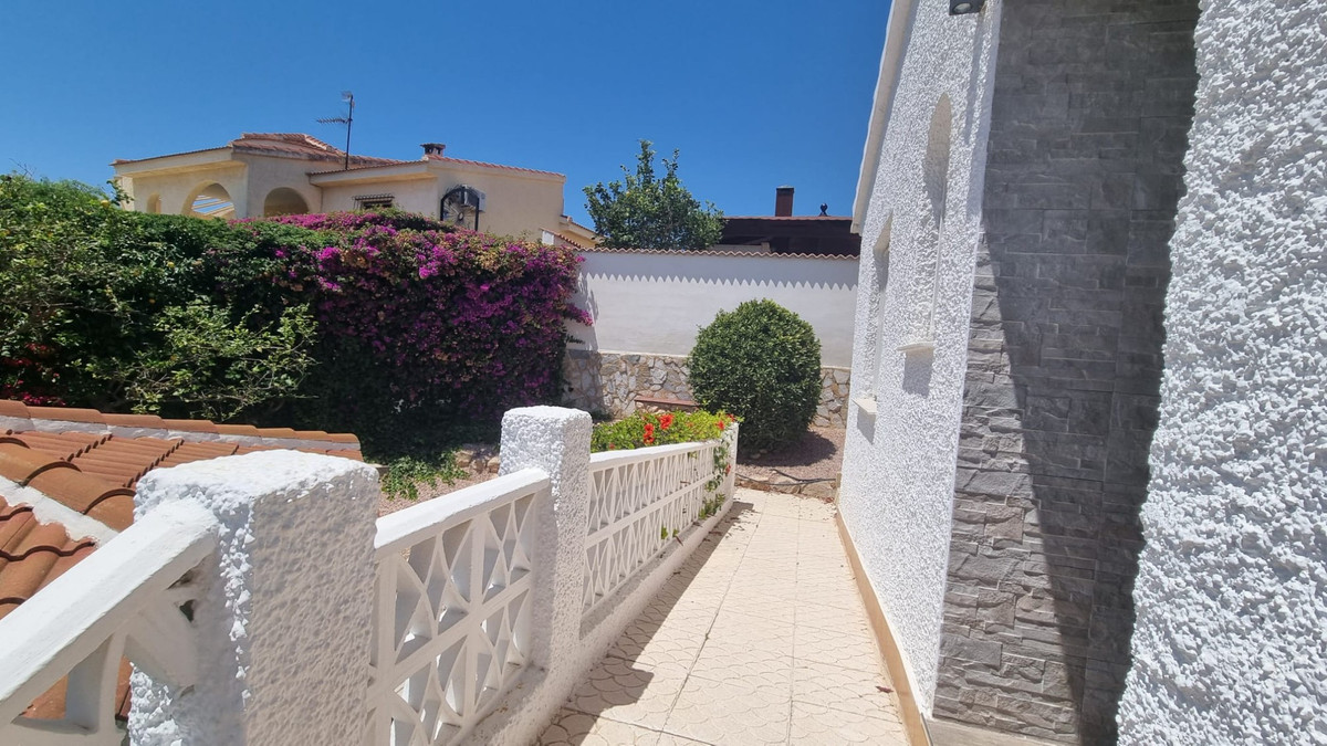 For sale - 5 Bedroom 3 Bathroom House - Detached Villa in Rojales - Ciudad Quesada  - Alicante