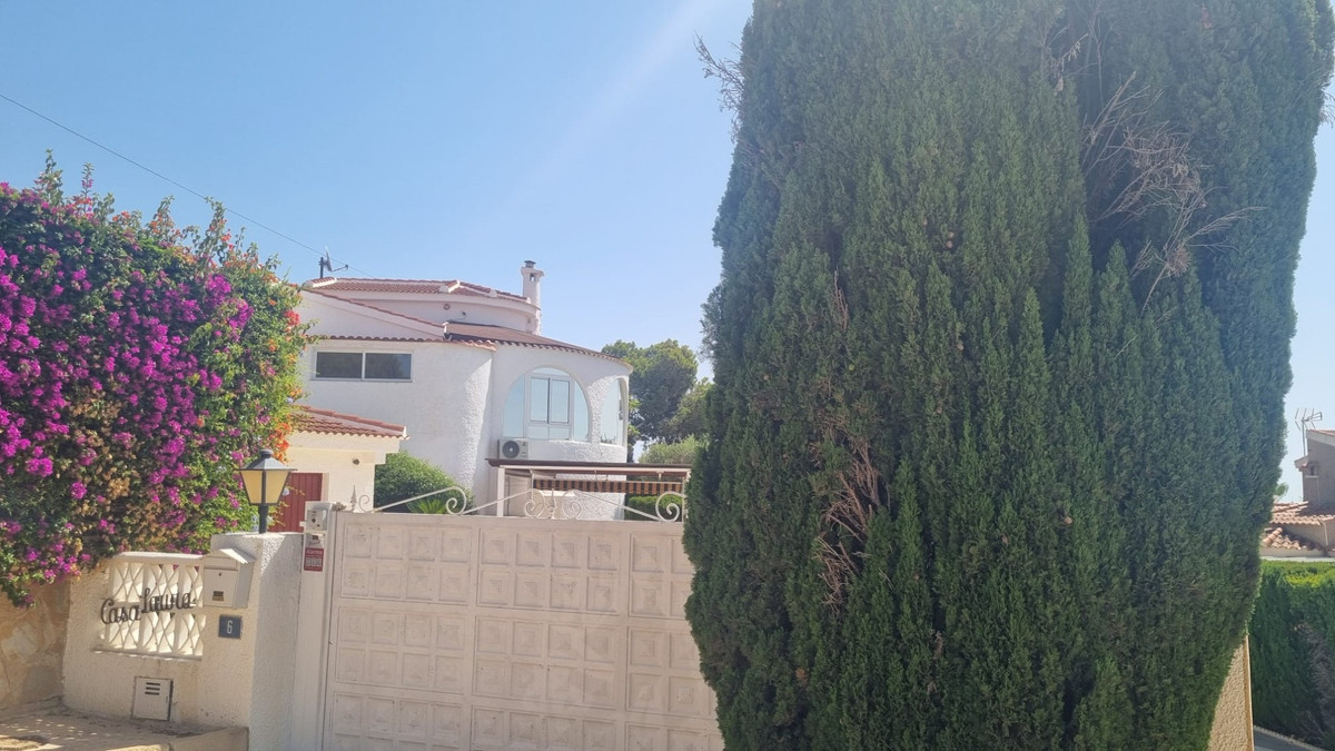 For sale - 5 Bedroom 3 Bathroom House - Detached Villa in Rojales - Ciudad Quesada  - Alicante
