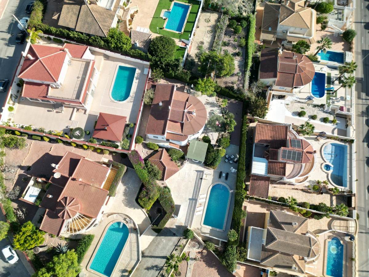 For sale - 5 Bedroom 3 Bathroom House - Detached Villa in Rojales - Ciudad Quesada  - Alicante