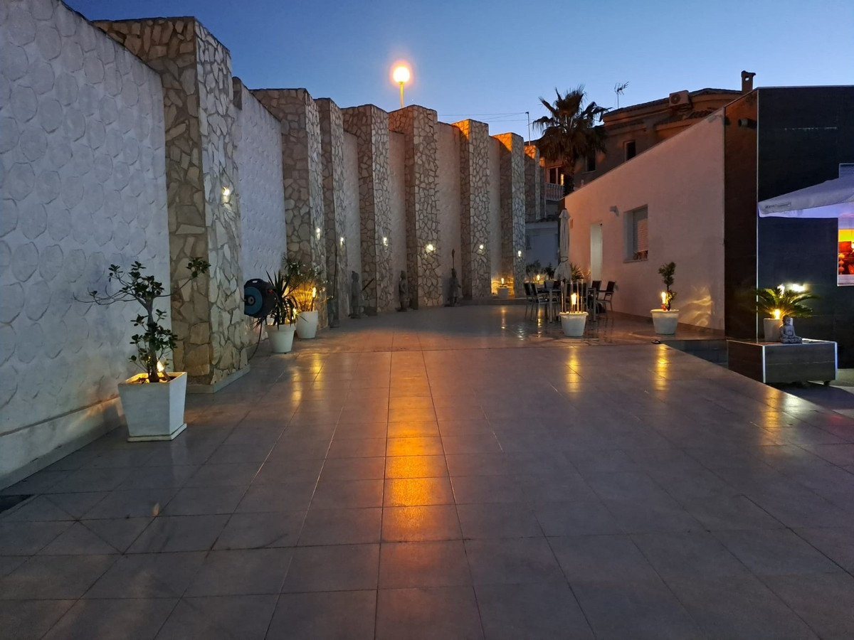 For sale - 6 Bedroom 5 Bathroom House - Detached Villa in Rojales - Ciudad Quesada  - Alicante