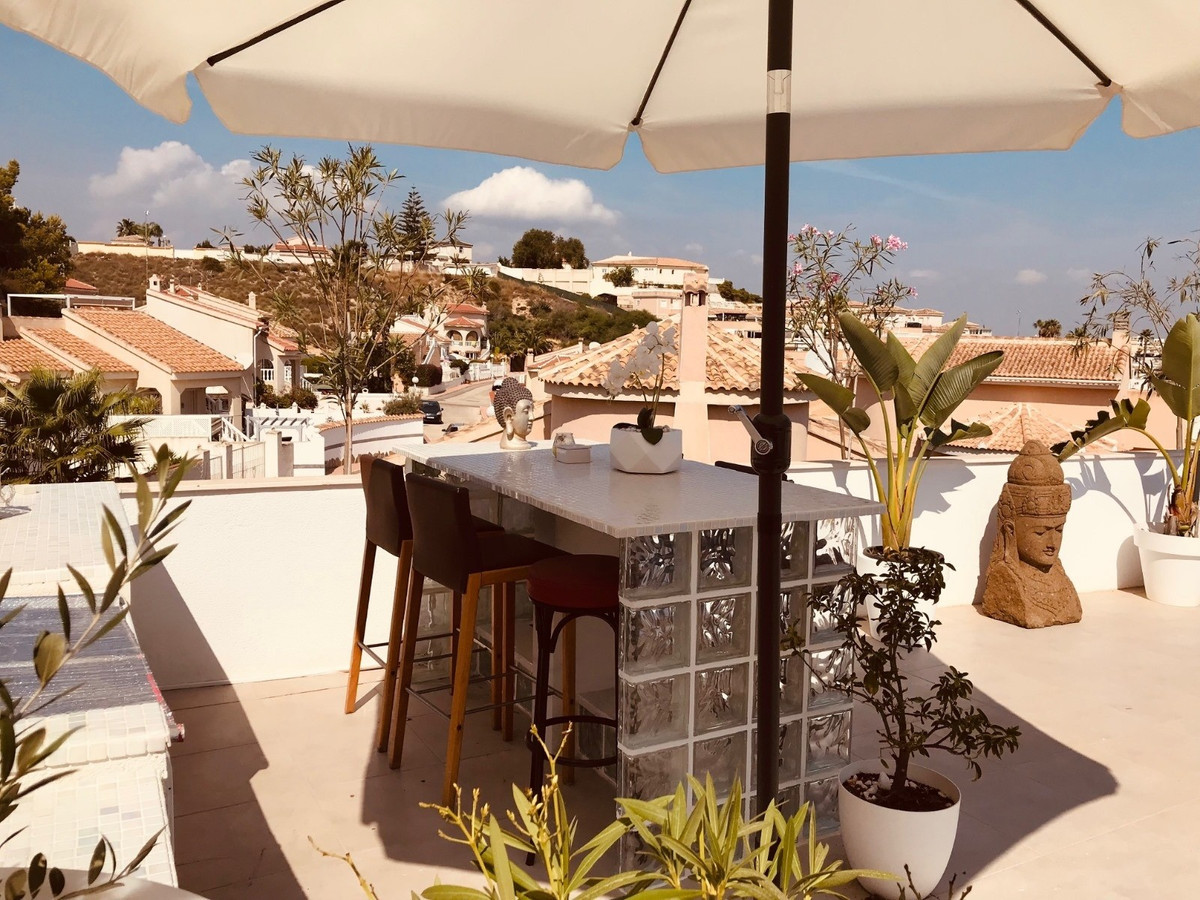 For sale - 6 Bedroom 5 Bathroom House - Detached Villa in Rojales - Ciudad Quesada  - Alicante