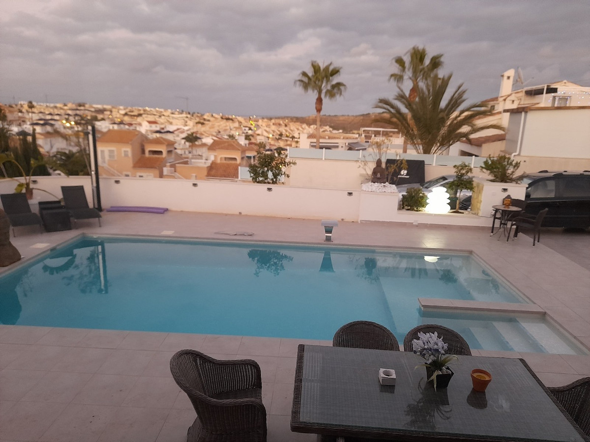 For sale - 6 Bedroom 5 Bathroom House - Detached Villa in Rojales - Ciudad Quesada  - Alicante