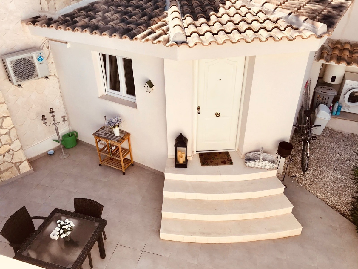 For sale - 6 Bedroom 5 Bathroom House - Detached Villa in Rojales - Ciudad Quesada  - Alicante