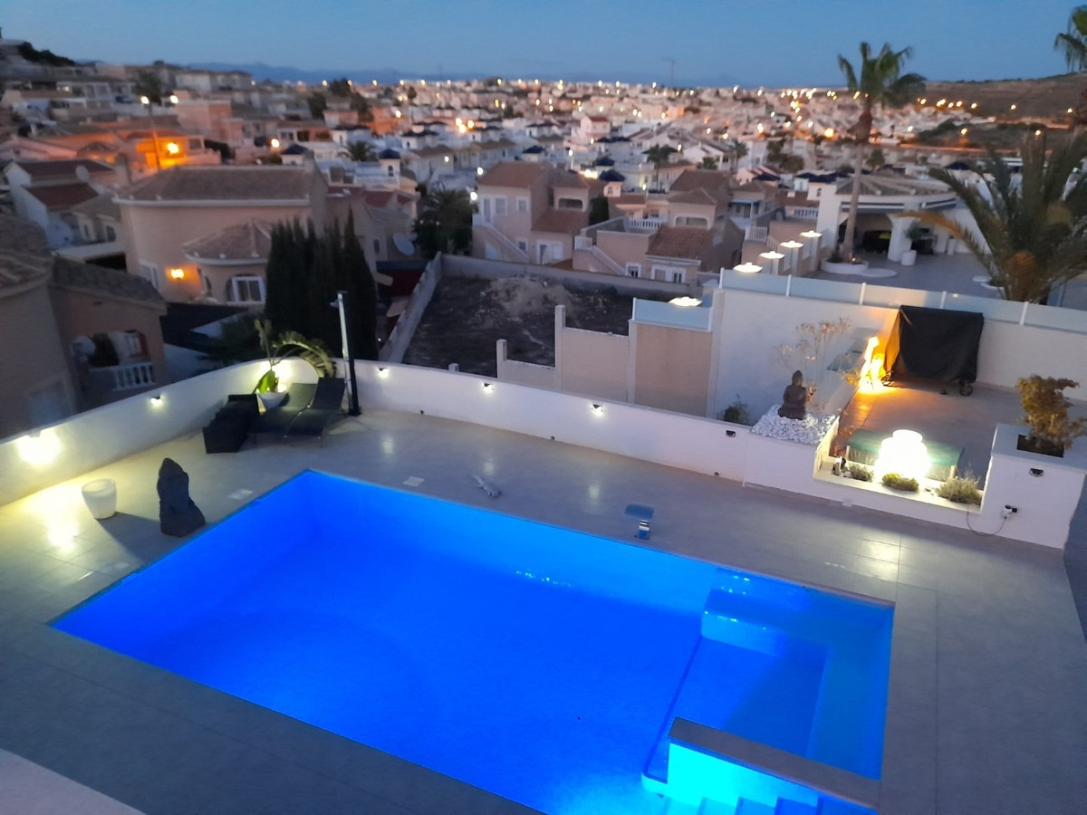 For sale - 6 Bedroom 5 Bathroom House - Detached Villa in Rojales - Ciudad Quesada  - Alicante