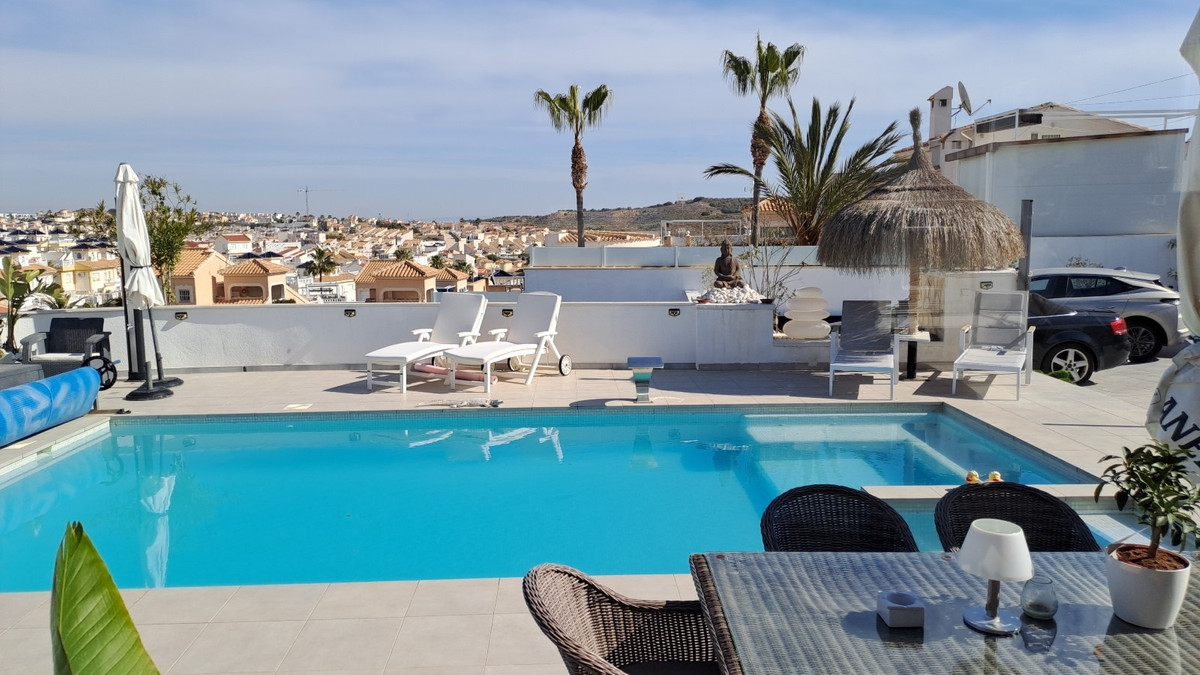 For sale - 6 Bedroom 5 Bathroom House - Detached Villa in Rojales - Ciudad Quesada  - Alicante