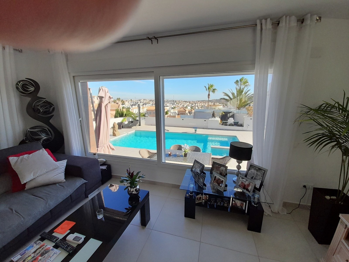 For sale - 6 Bedroom 5 Bathroom House - Detached Villa in Rojales - Ciudad Quesada  - Alicante