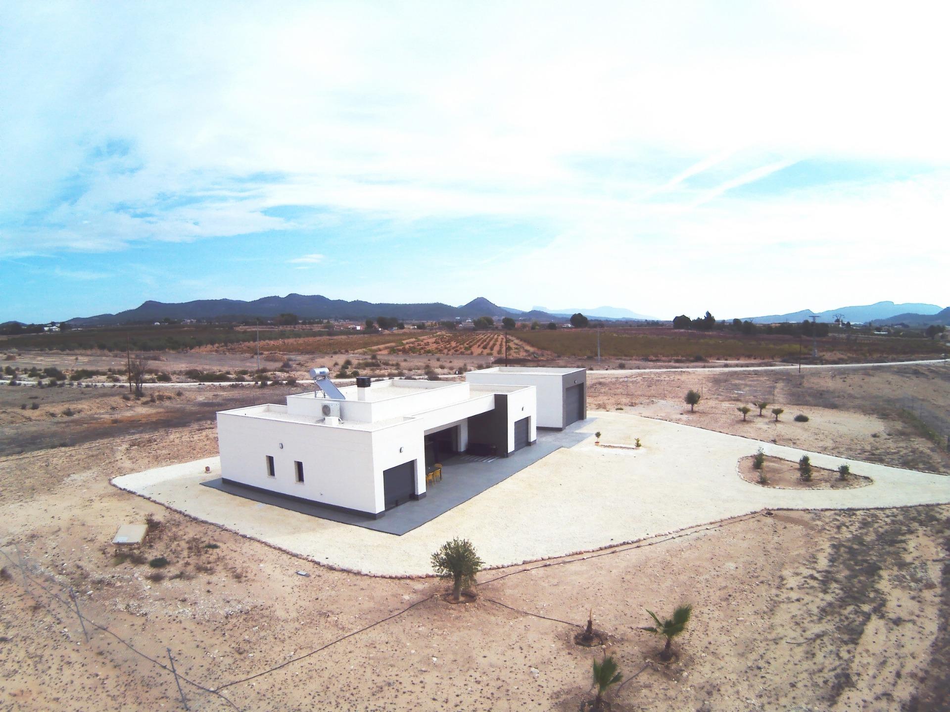 For sale - 4 Bedroom 3 Bathroom Villa in Pinoso - Camino Del Prado  - Alicante