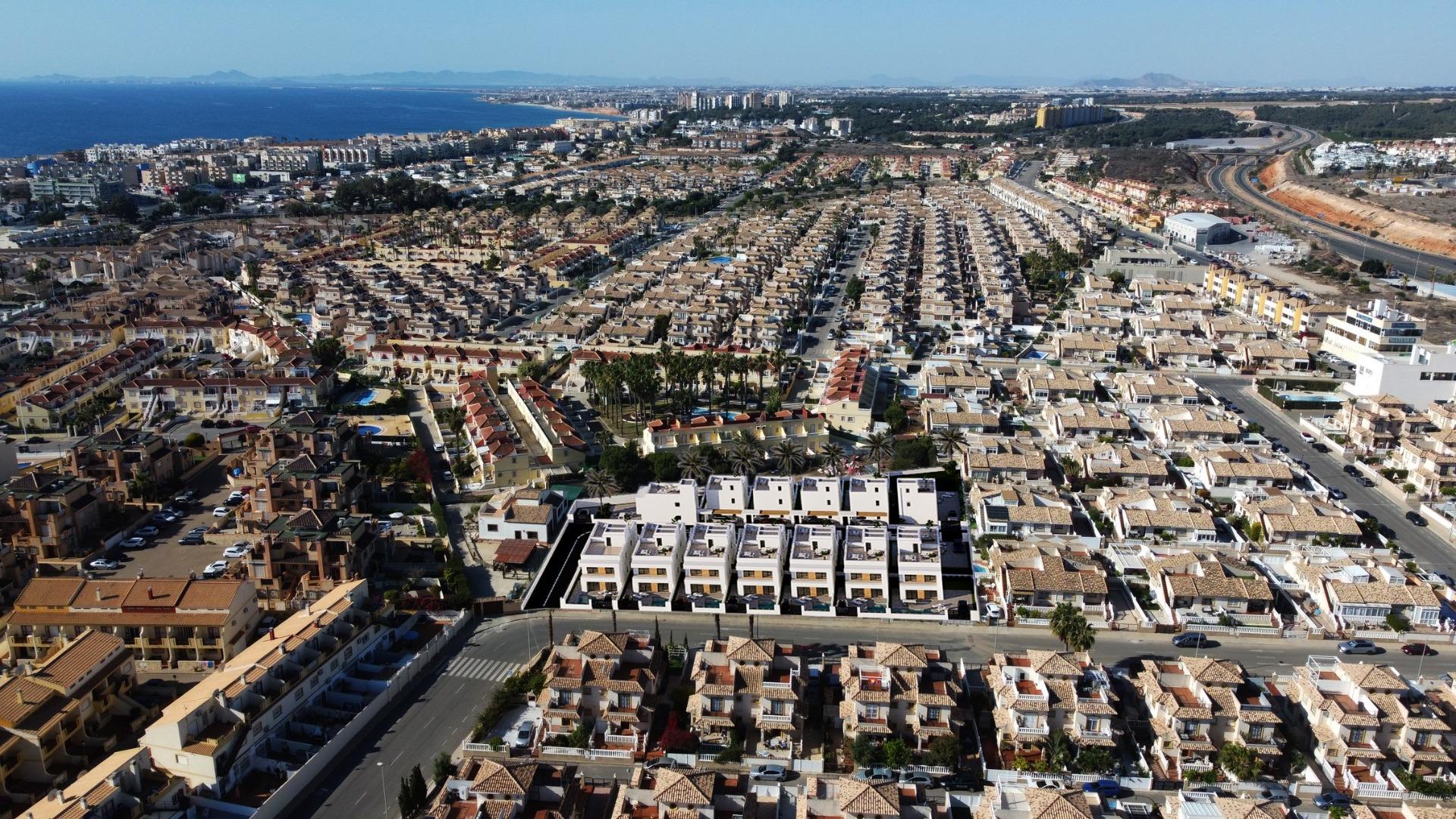 For sale - 3 Bedroom 3 Bathroom Villa in Orihuela Costa - La Zenia  - Alicante