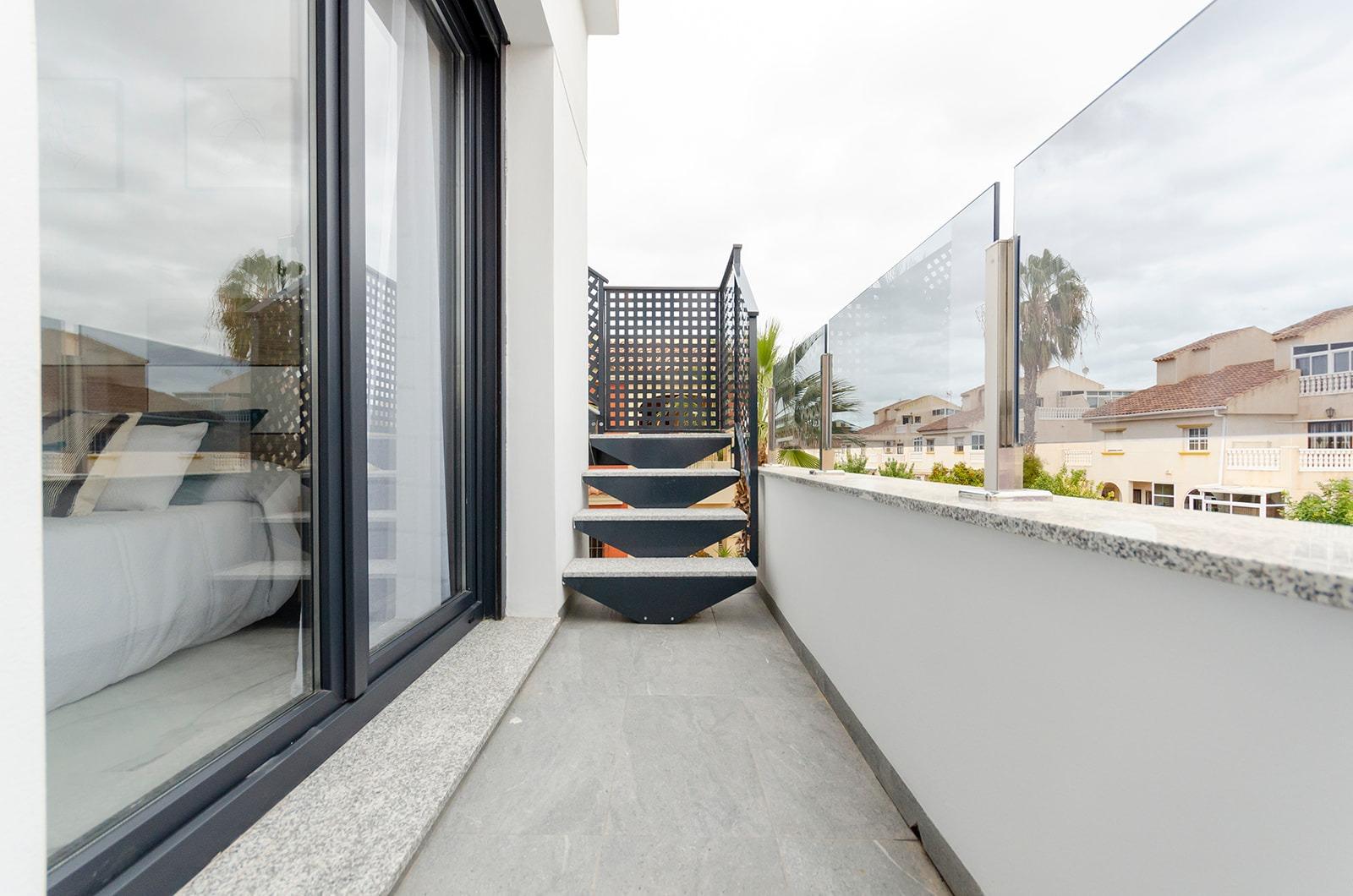 For sale - 3 Bedroom 3 Bathroom Villa in Torrevieja - Torretas  - Alicante