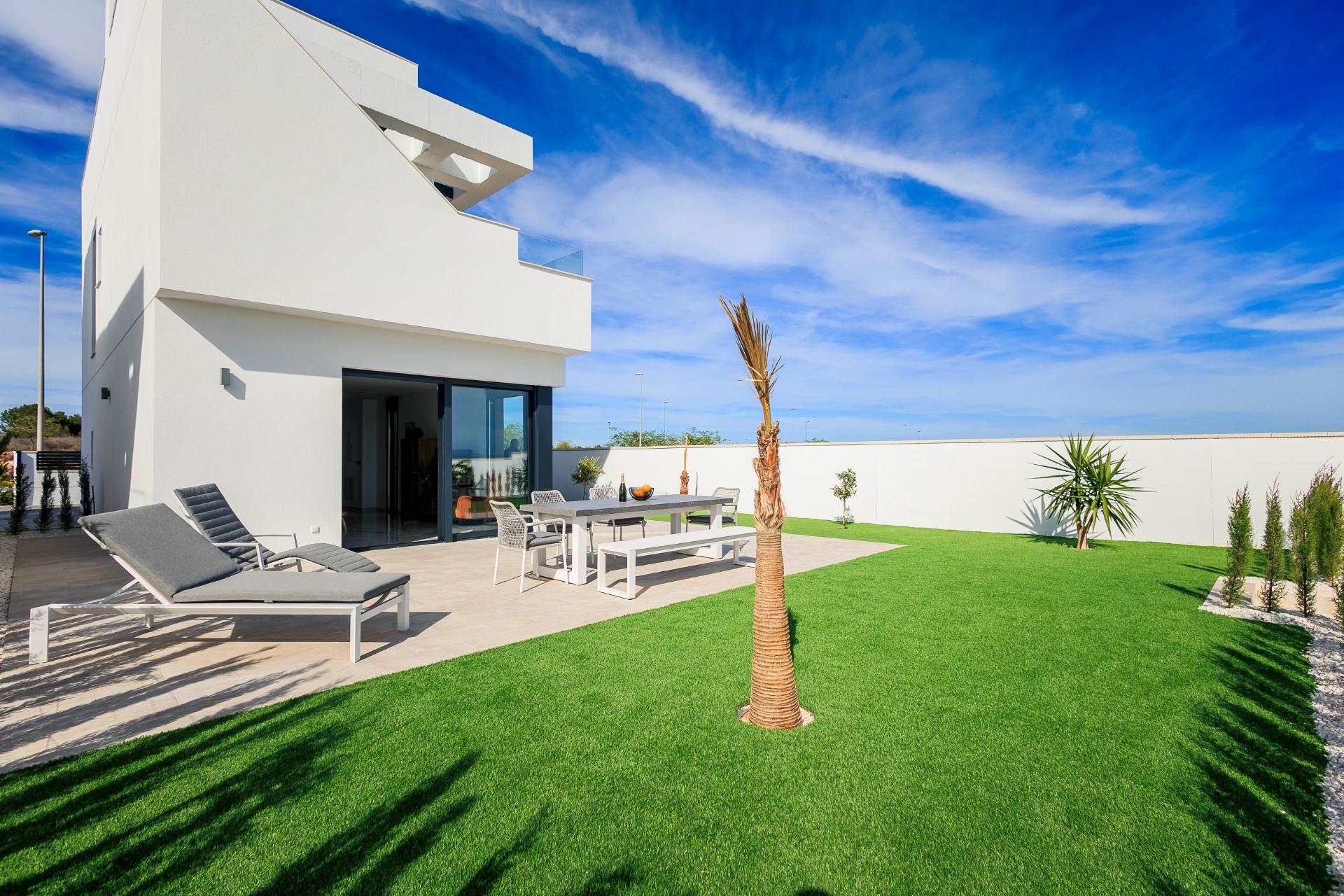 For sale - 3 Bedroom 3 Bathroom Villa in Pilar de La Horadada - Lo Romero Golf  - Alicante