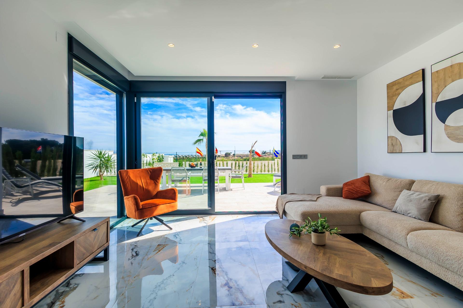 For sale - 3 Bedroom 3 Bathroom Villa in Pilar de La Horadada - Lo Romero Golf  - Alicante