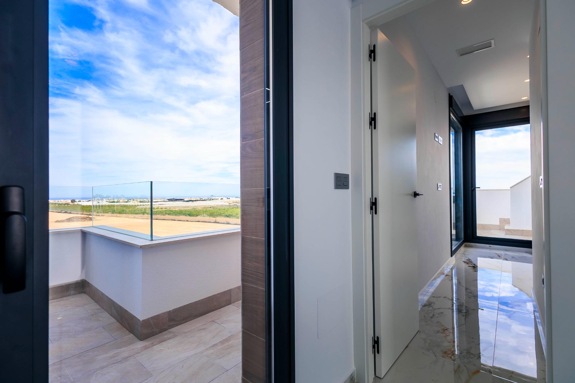 For sale - 3 Bedroom 3 Bathroom Villa in Pilar de La Horadada - Lo Romero Golf  - Alicante