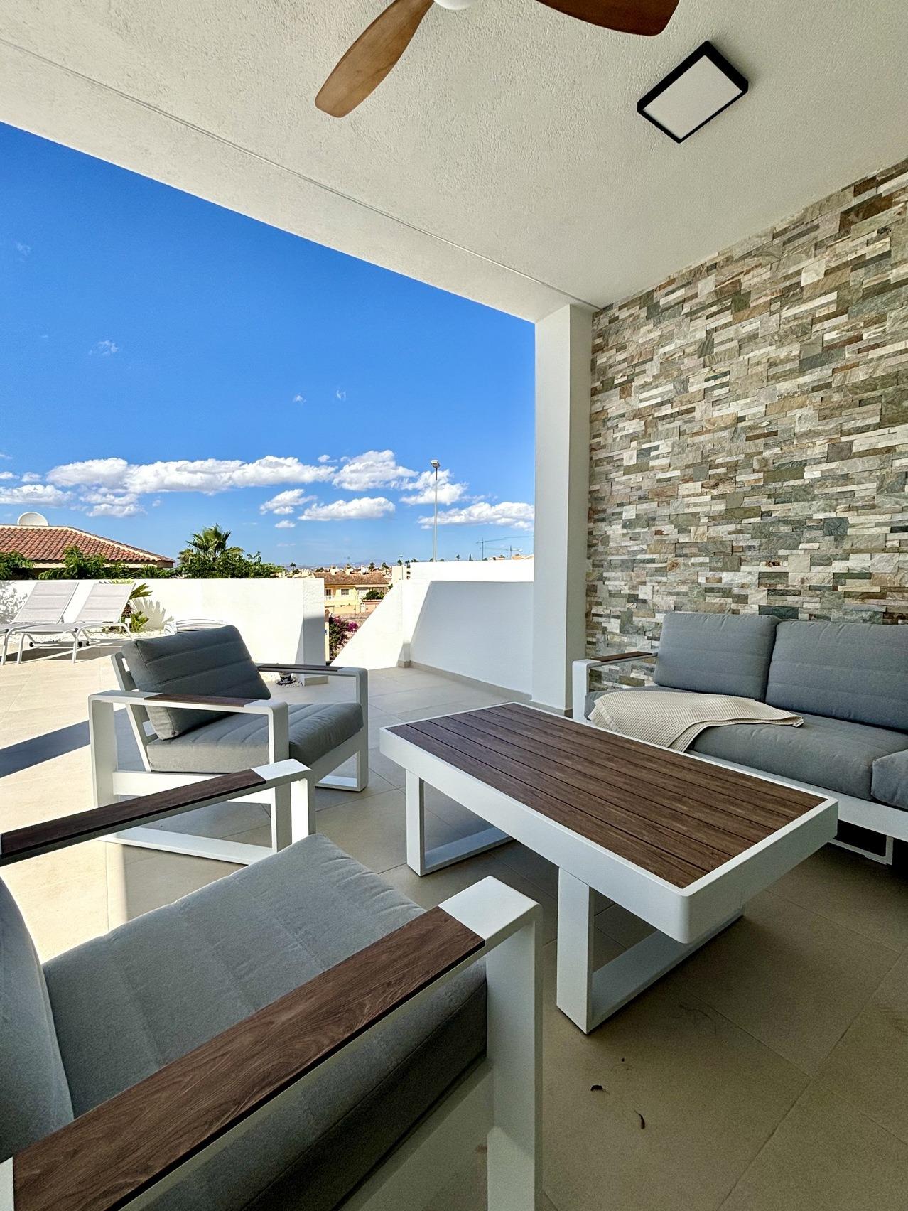 For sale - 3 Bedroom 2 Bathroom Villa in Benijofar - Pueblo  - Alicante