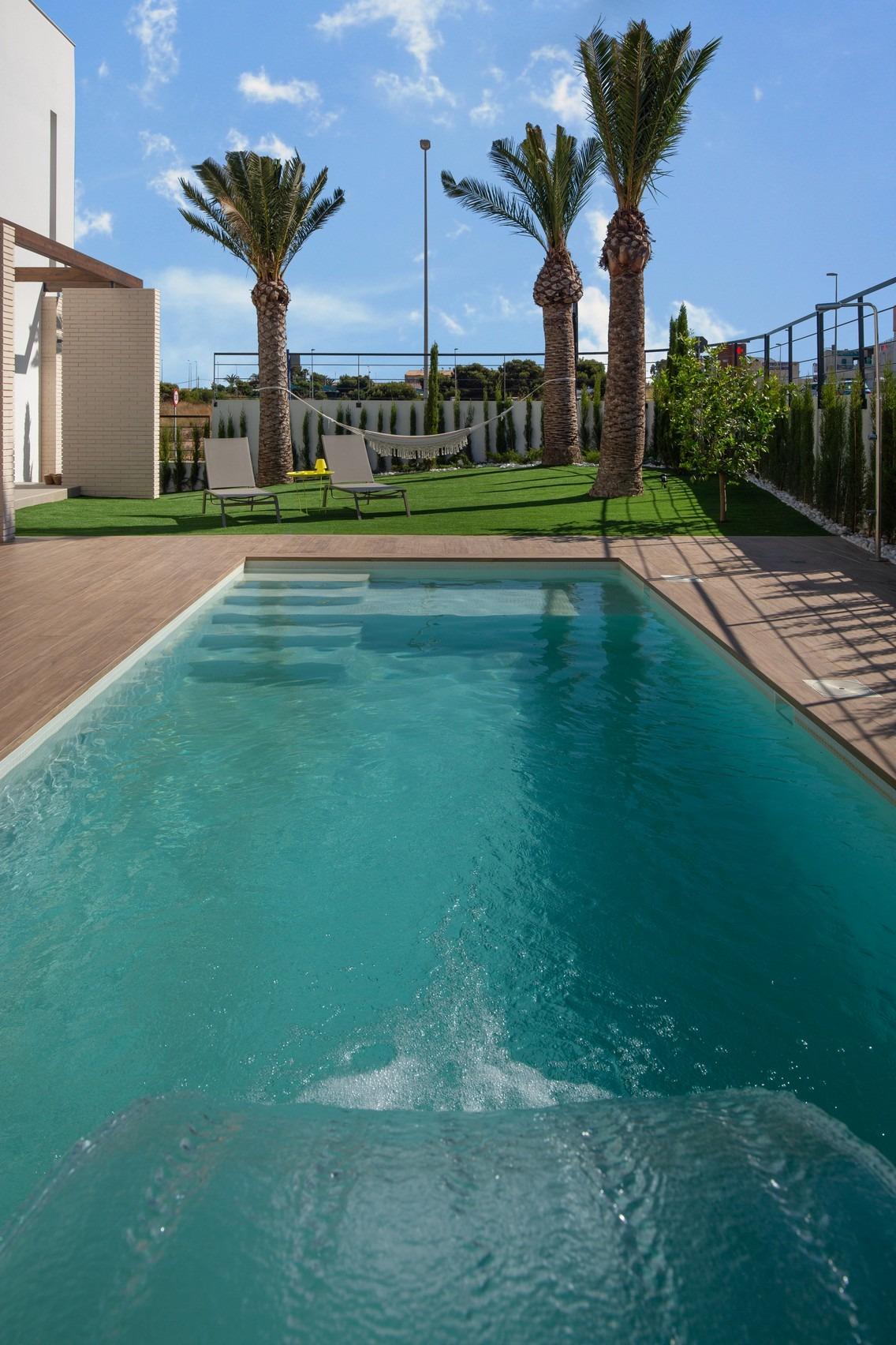 For sale - 4 Bedroom 4 Bathroom Villa in Orihuela Costa - Campoamor  - Alicante