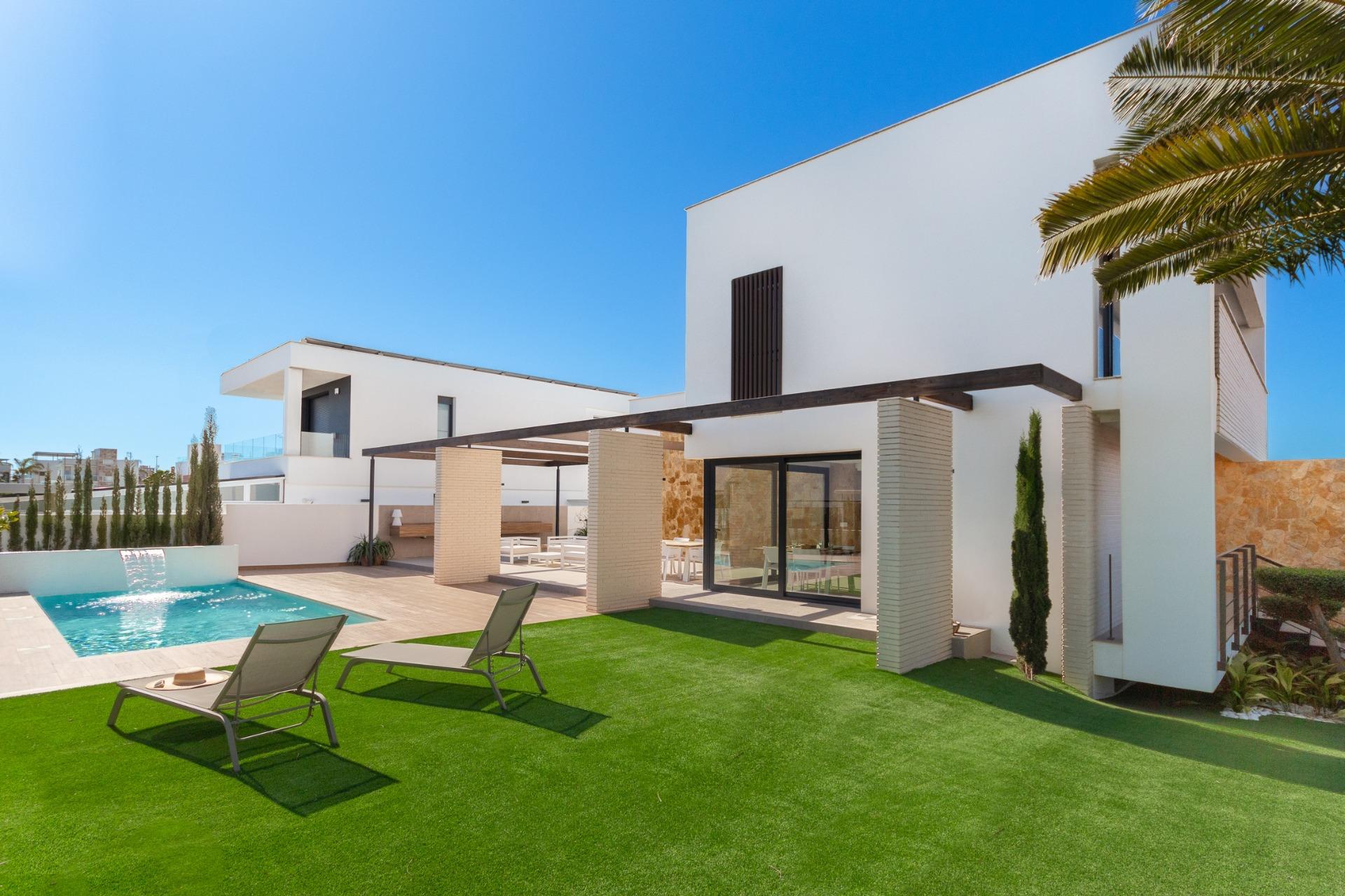 For sale - 4 Bedroom 4 Bathroom Villa in Orihuela Costa - Campoamor  - Alicante
