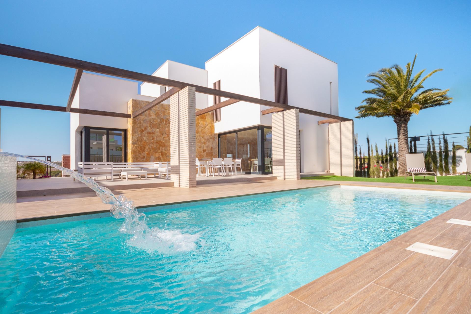 For sale - 4 Bedroom 4 Bathroom Villa in Orihuela Costa - Campoamor  - Alicante