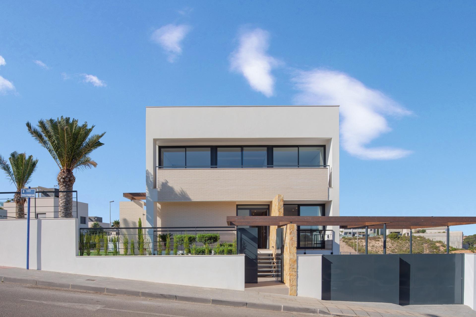 For sale - 4 Bedroom 4 Bathroom Villa in Orihuela Costa - Campoamor  - Alicante