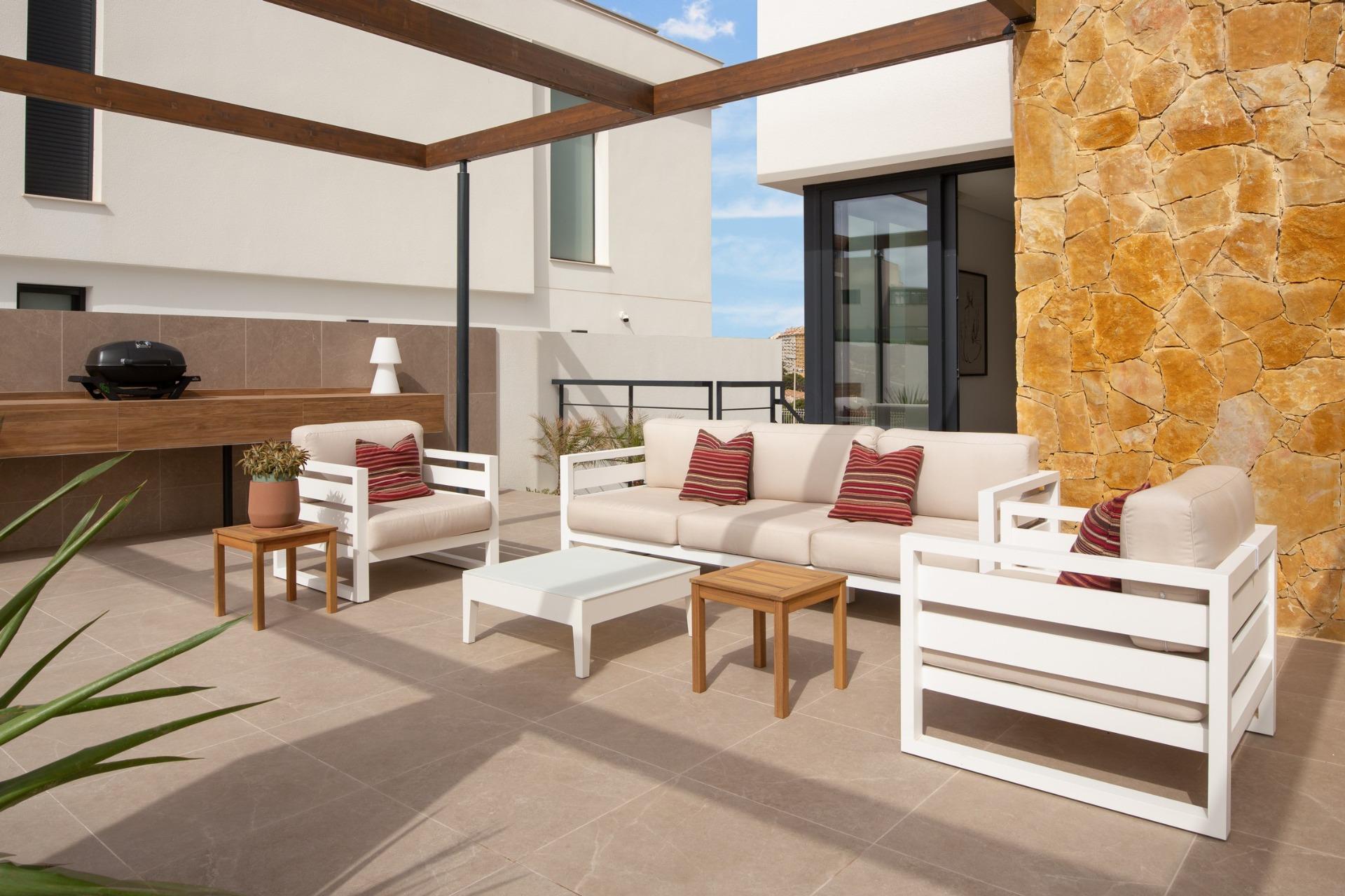 For sale - 4 Bedroom 4 Bathroom Villa in Orihuela Costa - Campoamor  - Alicante