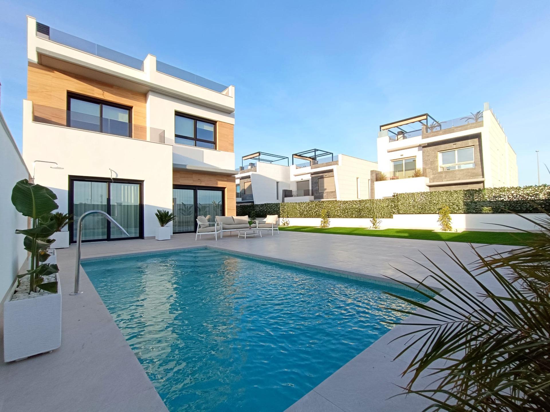 For sale - 3 Bedroom 3 Bathroom Villa in Benijofar - Pueblo  - Alicante