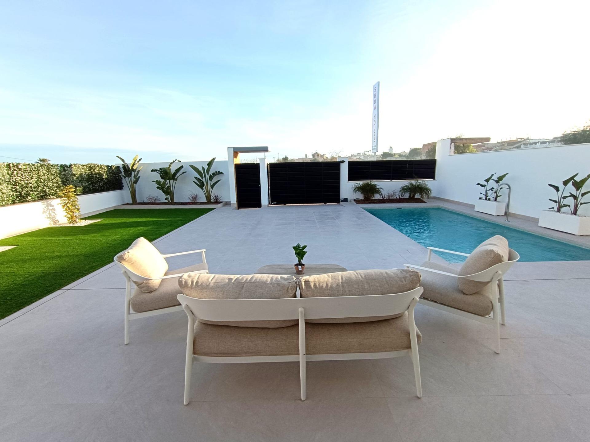 For sale - 3 Bedroom 3 Bathroom Villa in Benijofar - Pueblo  - Alicante