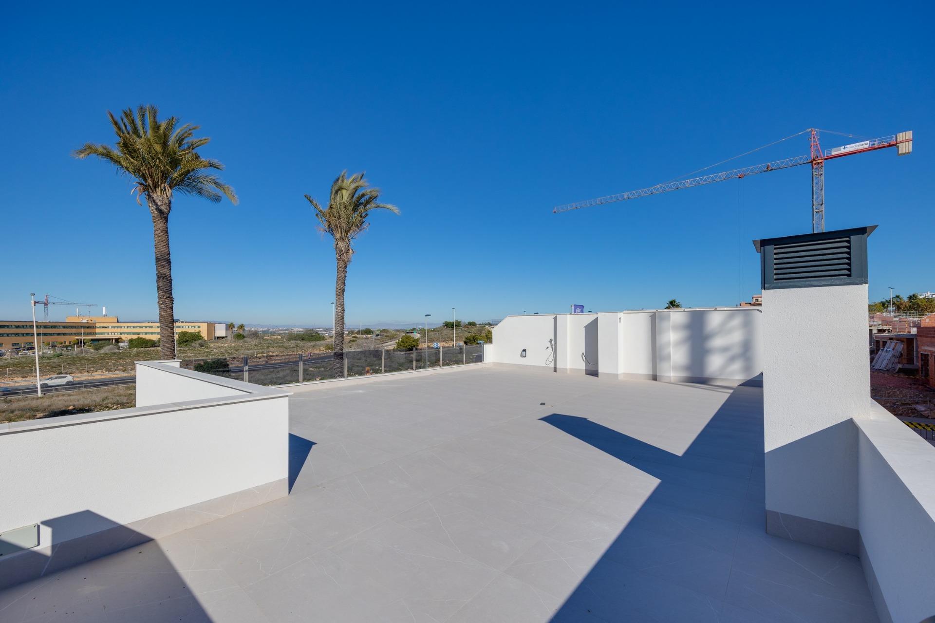 For sale - 3 Bedroom 2 Bathroom Villa in Torrevieja - Sector 25  - Alicante