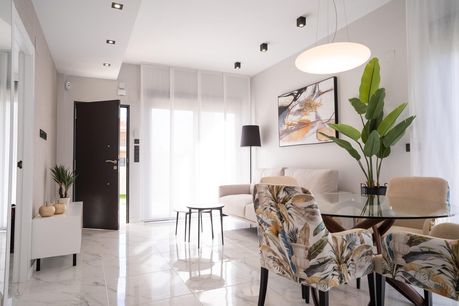 For sale - 3 Bedroom 2 Bathroom Bungalow in Pilar de La Horadada - pueblo  - Alicante