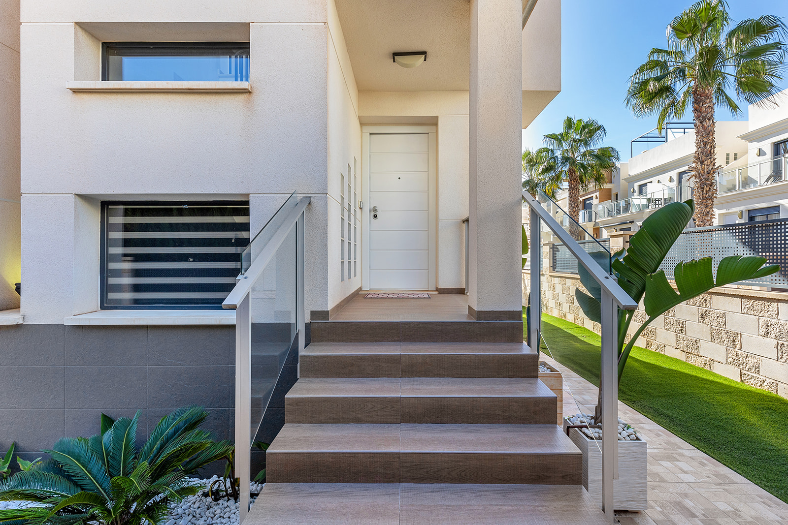 For sale - 5 Bedroom 4 Bathroom Villa in La Zenia - Orihuela Costa  - Alicante