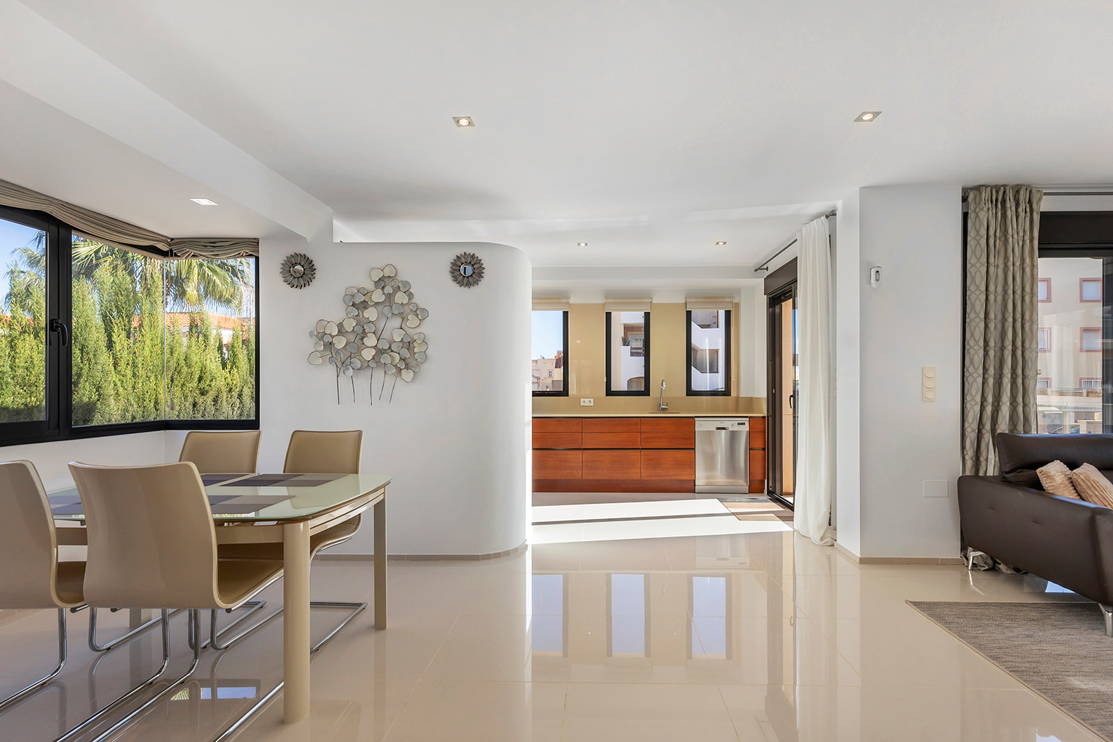 For sale - 5 Bedroom 4 Bathroom Villa in La Zenia - Orihuela Costa  - Alicante