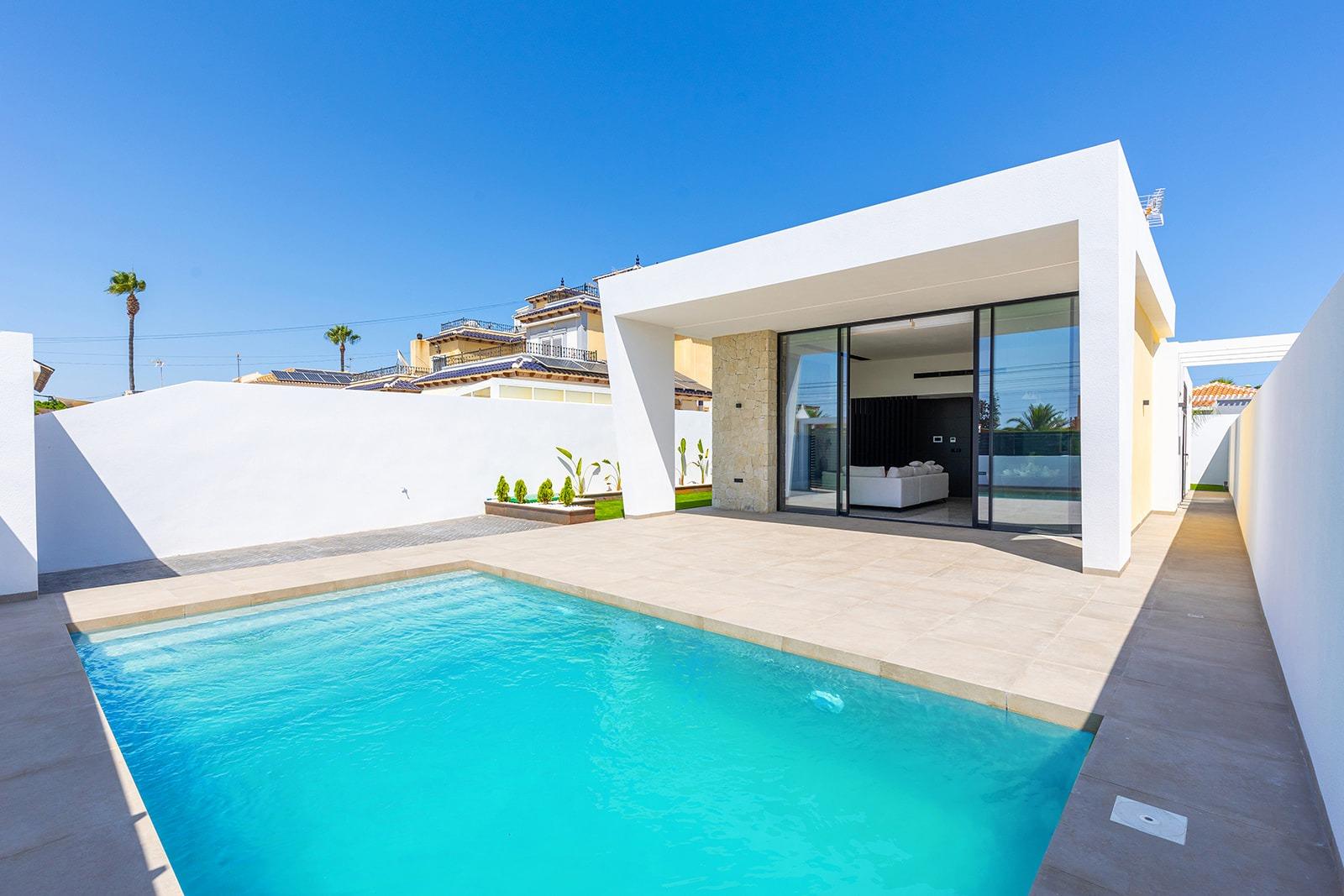 For sale - 3 Bedroom 2 Bathroom Villa in Torrevieja - Los Balcones  - Alicante