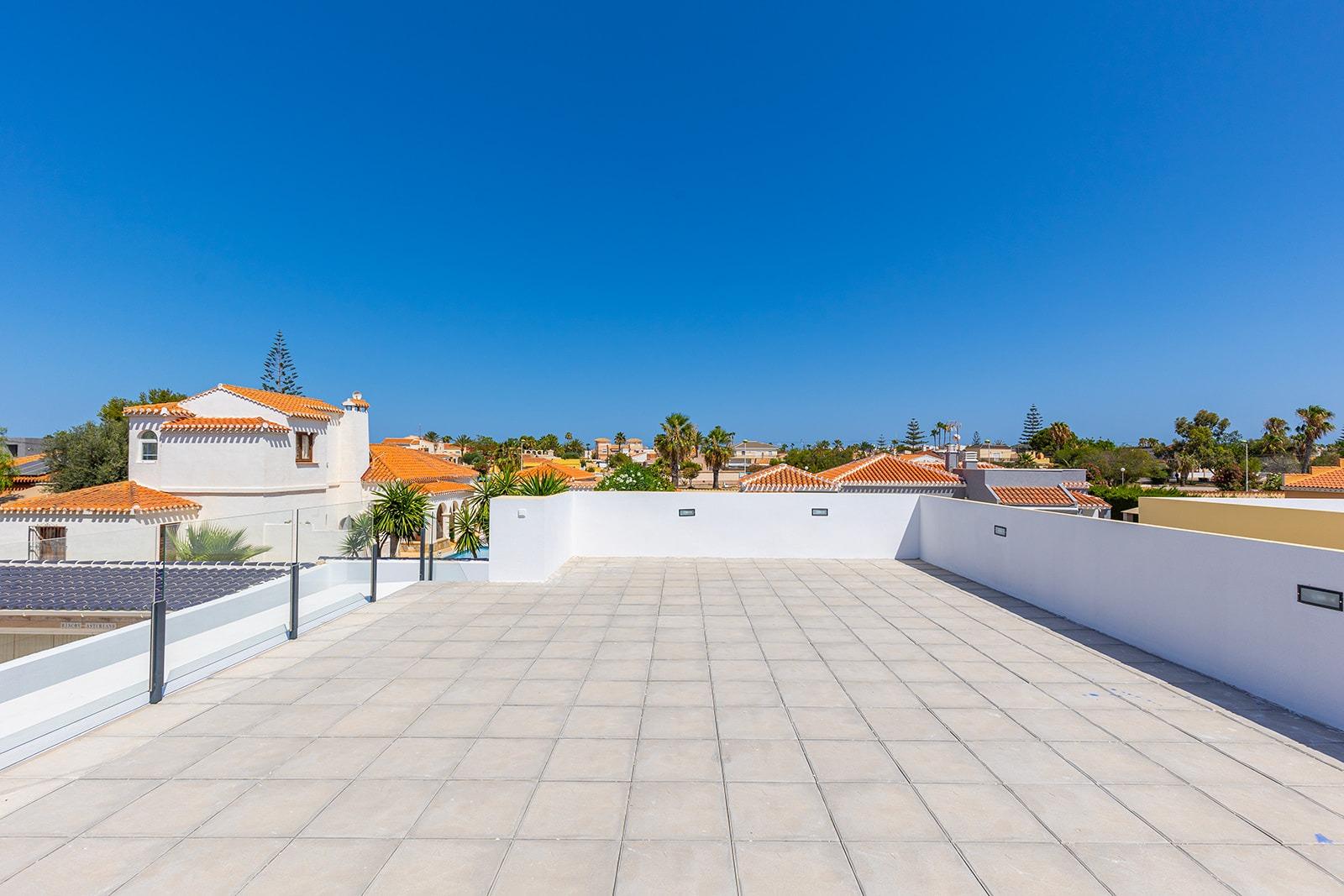 For sale - 3 Bedroom 2 Bathroom Villa in Torrevieja - Los Balcones  - Alicante