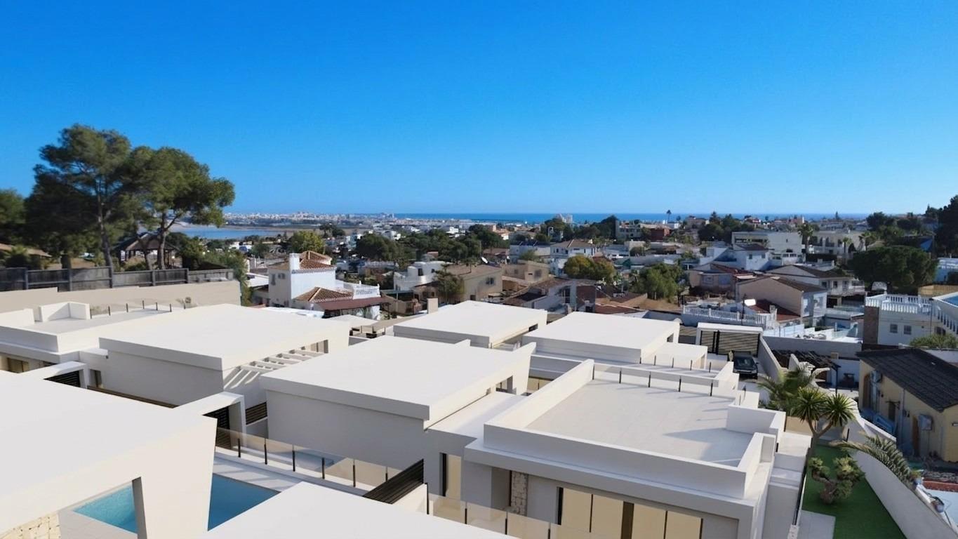 For sale - 3 Bedroom 2 Bathroom Villa in Torrevieja - Los Balcones  - Alicante