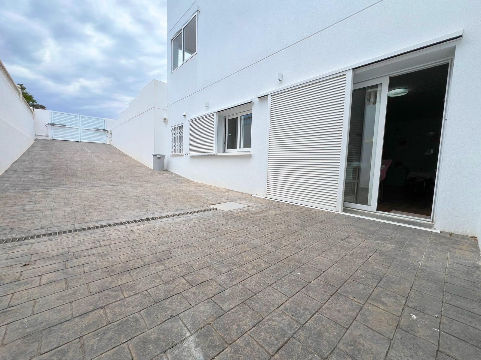 For sale - 6 Bedroom 4 Bathroom Villa in La marina - La marina / el pinet  - Alicante