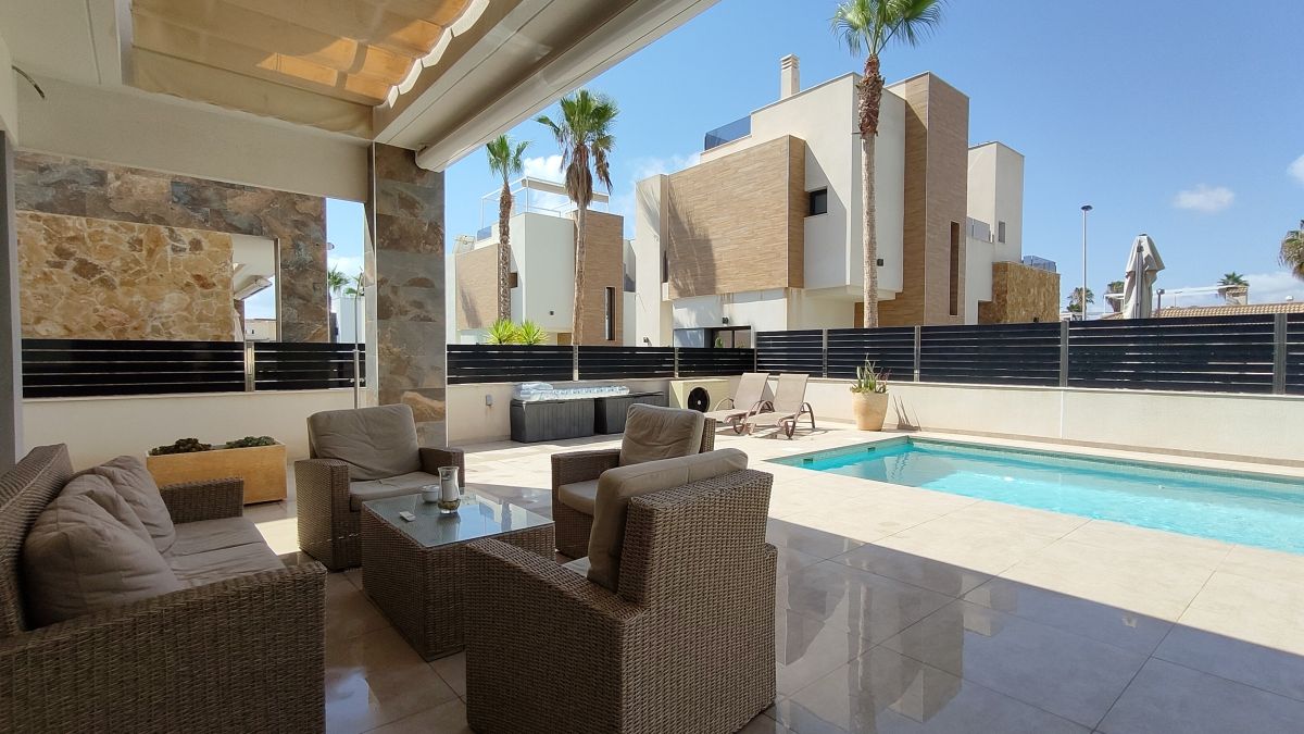 For sale - 3 Bedroom 3 Bathroom Villa in LA MATA - , LA MATA, Alicante, Spain - Alicante