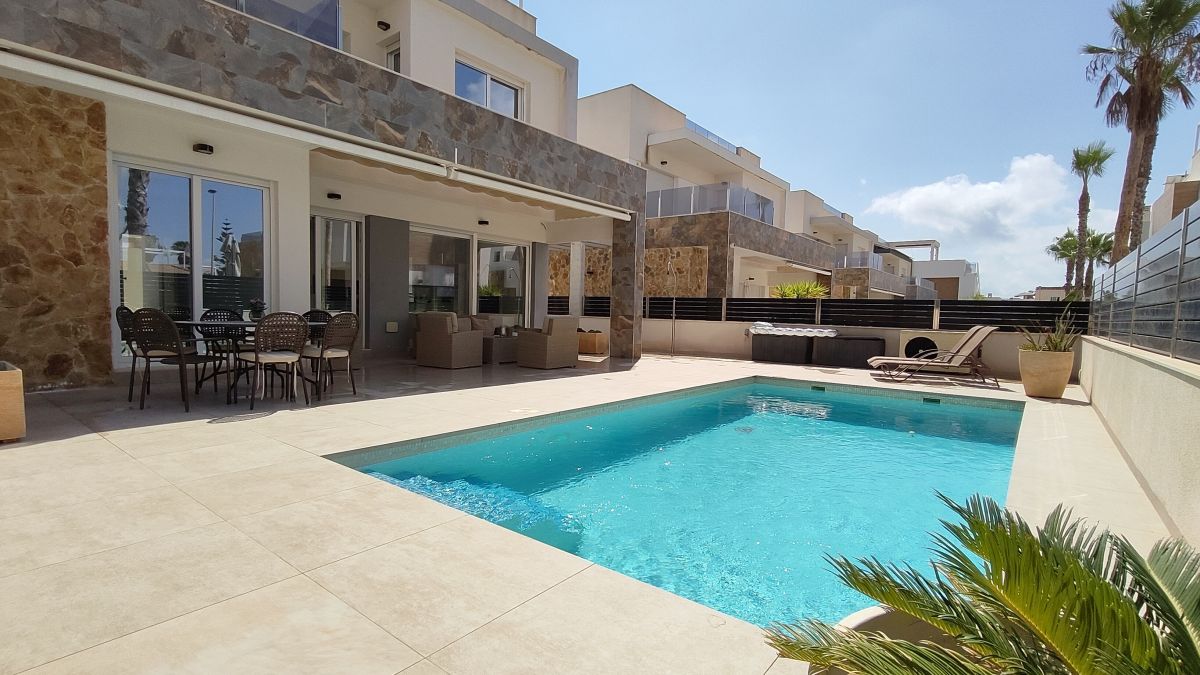 For sale - 3 Bedroom 3 Bathroom Villa in LA MATA - , LA MATA, Alicante, Spain - Alicante