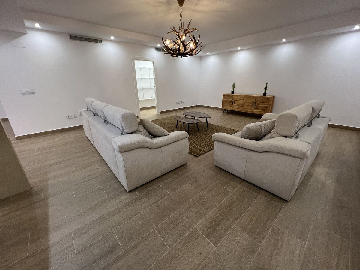 For sale - 5 Bedroom 3 Bathroom House - Detached Villa in San Miguel de Salinas - San Miguel de Salinas Centro  - Alicante