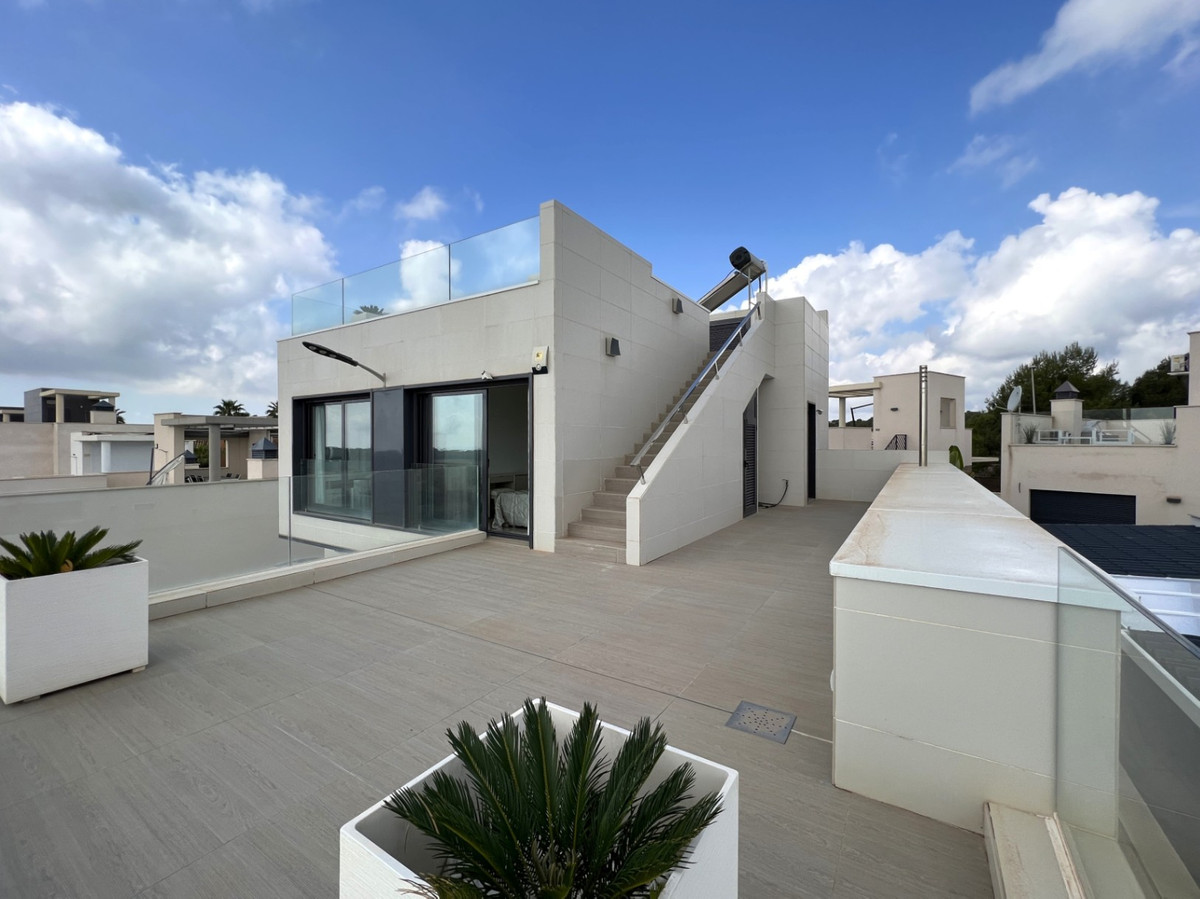 For sale - 5 Bedroom 3 Bathroom House - Detached Villa in San Miguel de Salinas - San Miguel de Salinas Centro  - Alicante