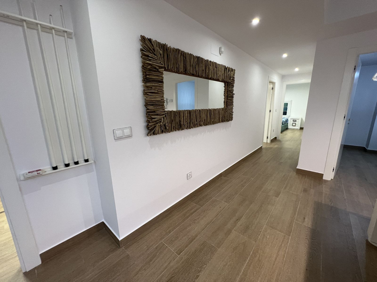 For sale - 5 Bedroom 3 Bathroom House - Detached Villa in San Miguel de Salinas - San Miguel de Salinas Centro  - Alicante